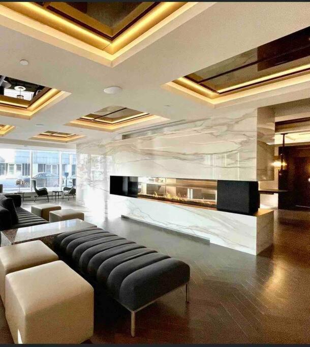 Mind Blowing City View - 2 Beds - Pool & Spa - Downtown Монреал Екстериор снимка
