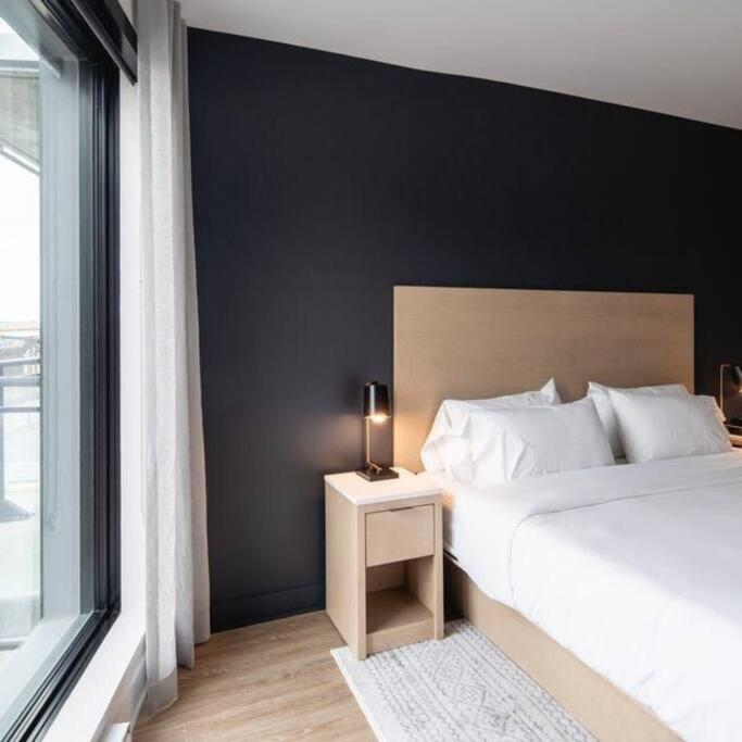 Mind Blowing City View - 2 Beds - Pool & Spa - Downtown Монреал Екстериор снимка