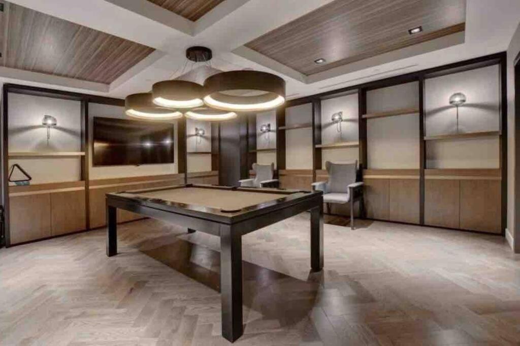 Mind Blowing City View - 2 Beds - Pool & Spa - Downtown Монреал Екстериор снимка