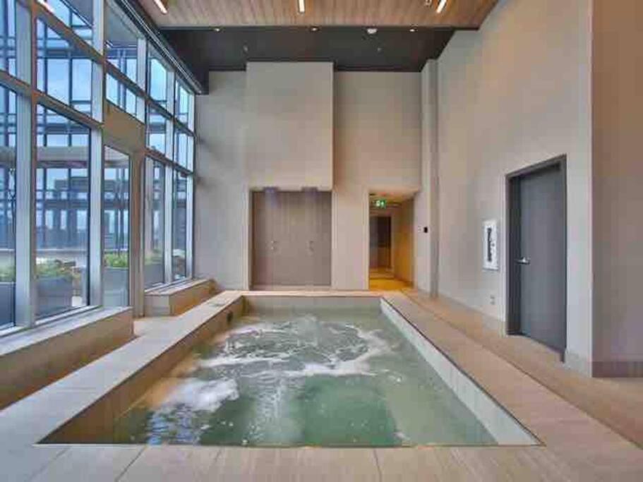 Mind Blowing City View - 2 Beds - Pool & Spa - Downtown Монреал Екстериор снимка