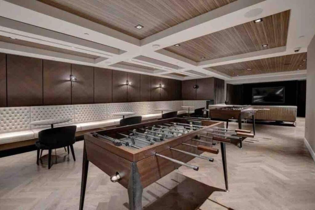 Mind Blowing City View - 2 Beds - Pool & Spa - Downtown Монреал Екстериор снимка